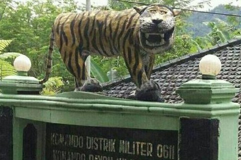 Begini penampakan patung macan Cisewu yang baru diresmikan