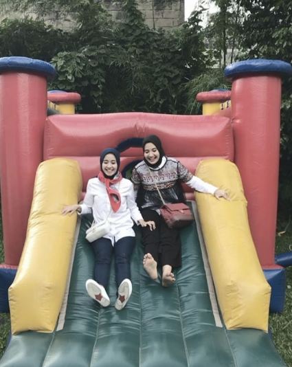 10 Potret kompaknya persahabatan Zaskia, Shireen dan Bella