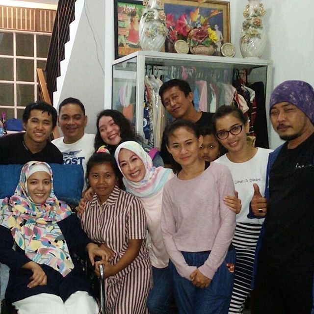 9 Foto perjuangan Renita Sukardi hadapi kanker, masih sempat syuting