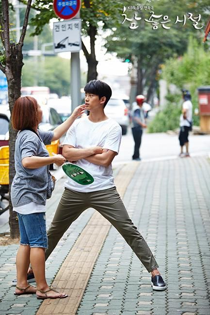 Terlalu tinggi, pose 13 seleb Korea saat didandani stylist ini kocak