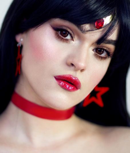 Seniman Jerman ini cosplay jadi 10 karakter Sailormoon pakai makeup