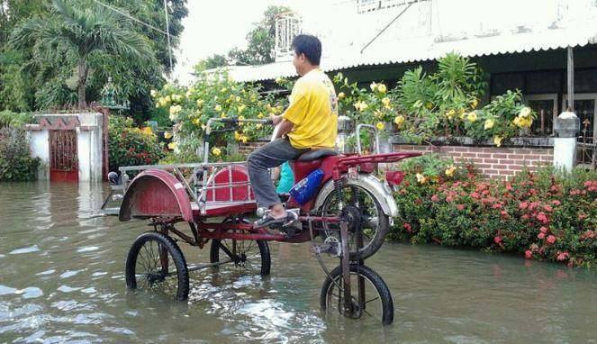 15 Foto kelakuan nyentrik orang Indonesia, sulit dicari bandingannya