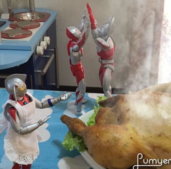 15 Foto ini ungkap keseharian Ultraman saat tak berantas kejahatan