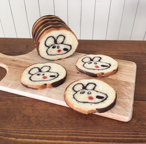 Ibu di Jepang ini sulap gambar karya sang anak jadi 12 roti unik