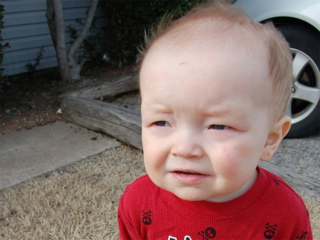 15 Foto bayi ini ekspresinya mirip orang dewasa, lucunya berkurang deh