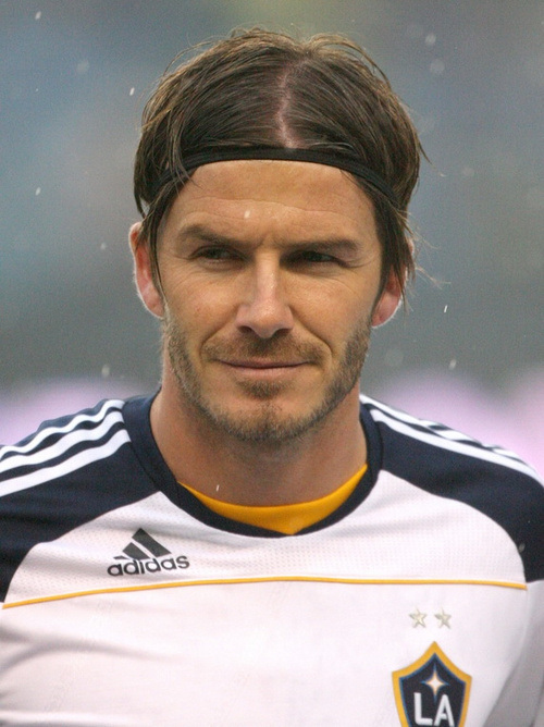 15 Foto gaya rambut David Beckham yang ngetren, mana paling keren?
