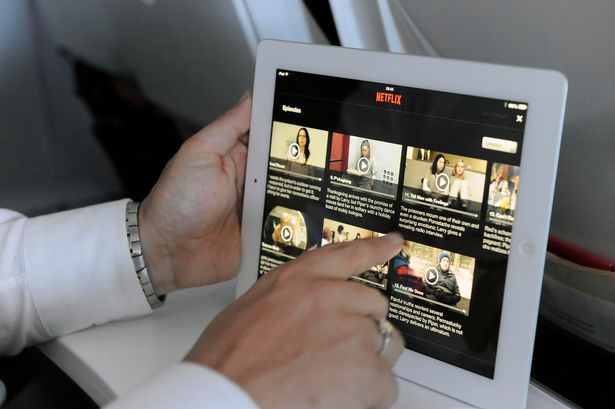 Kini kamu bisa internetan di pesawat, traveling jadi makin asyik nih