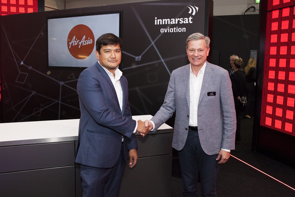 Kini kamu bisa internetan di pesawat, traveling jadi makin asyik nih