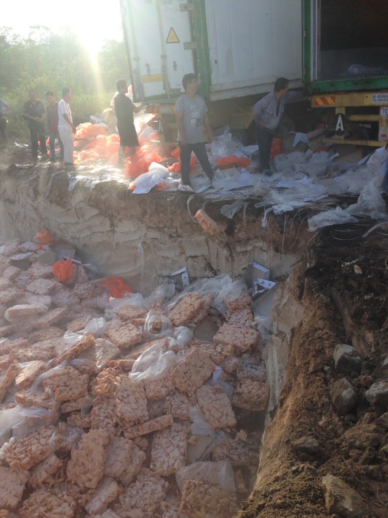 Warga desa ini makan sayap ayam terkubur berhari-hari, nggak jijik?