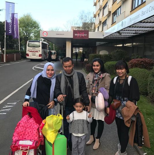 10 Foto serunya liburan keluarga Ayu Ting Ting di Eropa