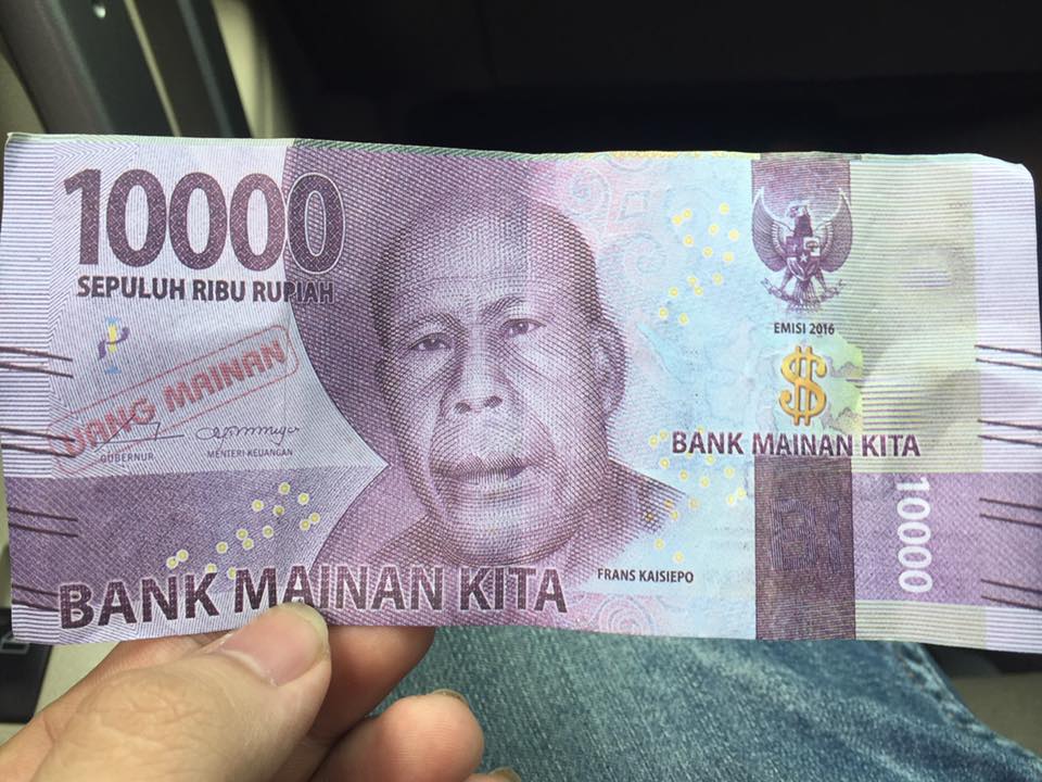 Penjual cincau ini kena tipu uang palsu dari pembeli bermobil, duh!