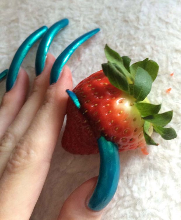 Saking sayangnya, wanita ini rela nggak potong kuku selama 3 tahun