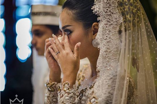 10 Potret sakralnya pernikahan Andrew Andika dan Tengku Dewi Putri