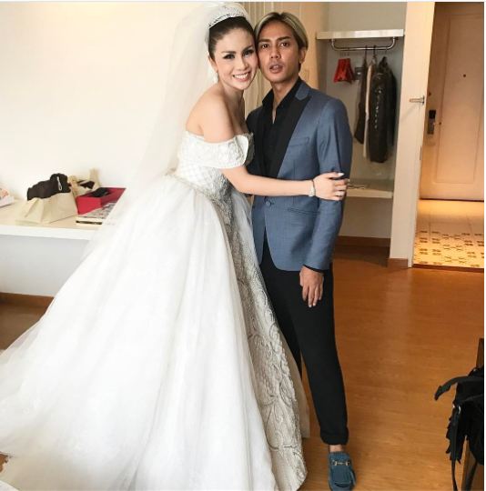 Resmi melepas lajang, ini 10 potret prosesi pernikahan Momo Geisha