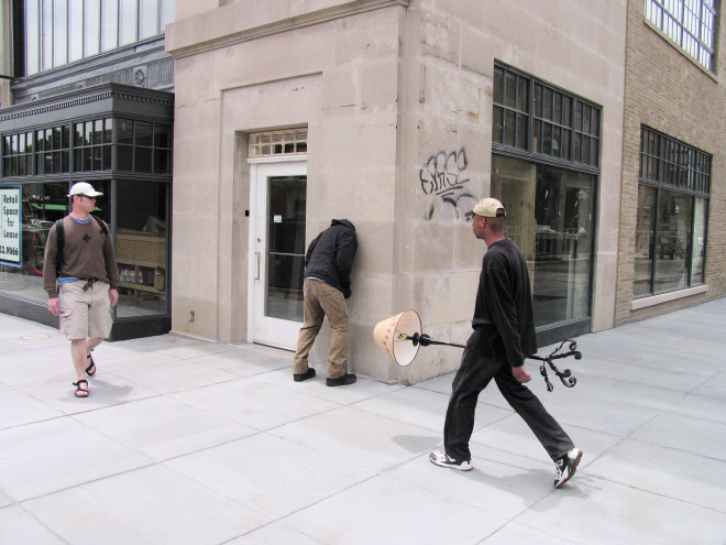 18 Patung di tempat umum ini persis manusia, bikin penasaran aja