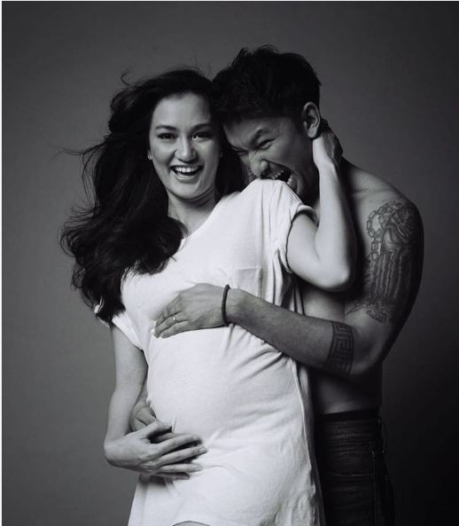 Jalani foto kehamilan, Atiqah Hasiholan dan Rio Dewanto romantis abis