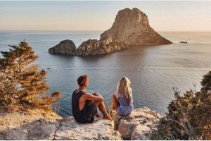 Pasangan dari Bali ini dibayar ratusan juta dari hobi berwisata