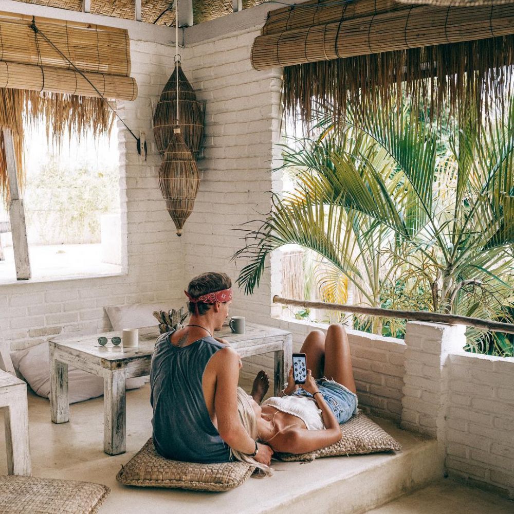 Pasangan dari Bali ini dibayar ratusan juta dari hobi berwisata