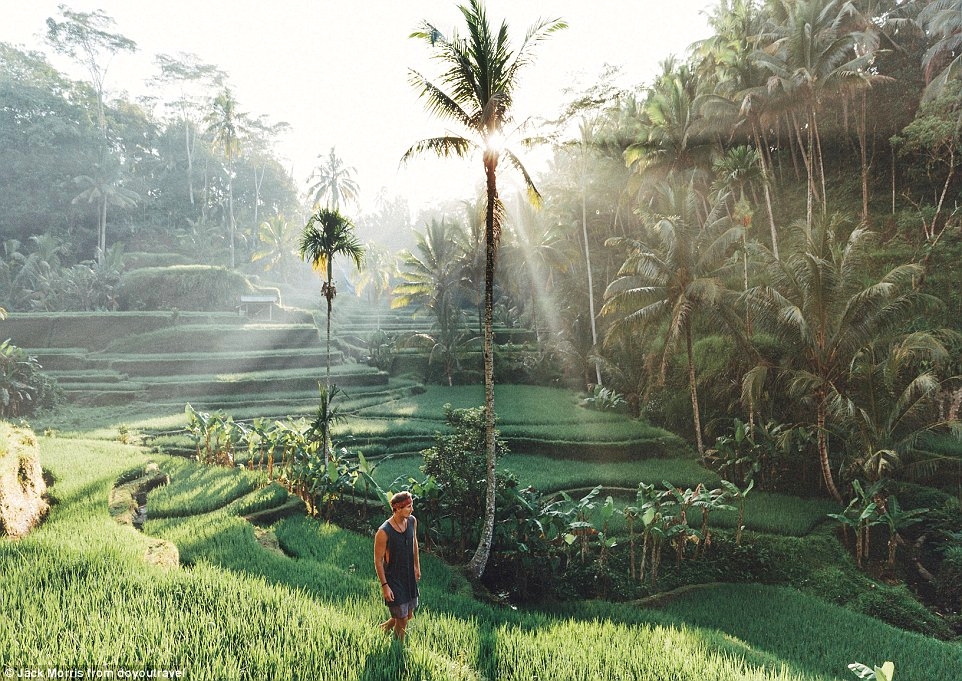 Pasangan dari Bali ini dibayar ratusan juta dari hobi berwisata