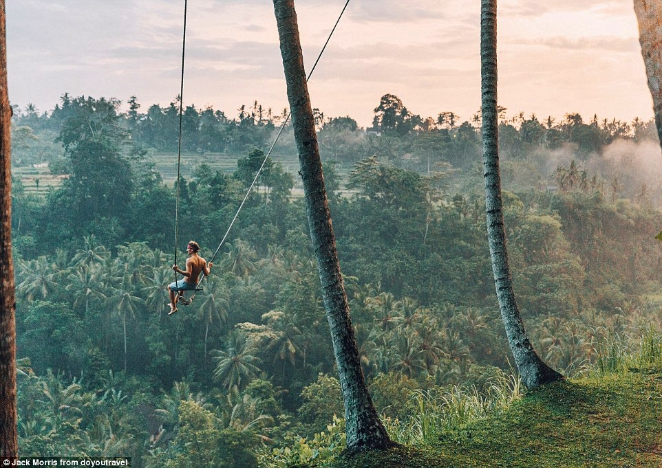 Pasangan dari Bali ini dibayar ratusan juta dari hobi berwisata