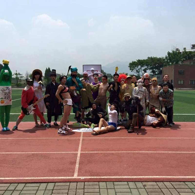 10 Foto buku tahunan ala siswa Korsel ini ngocol abis, bisa ditiru nih