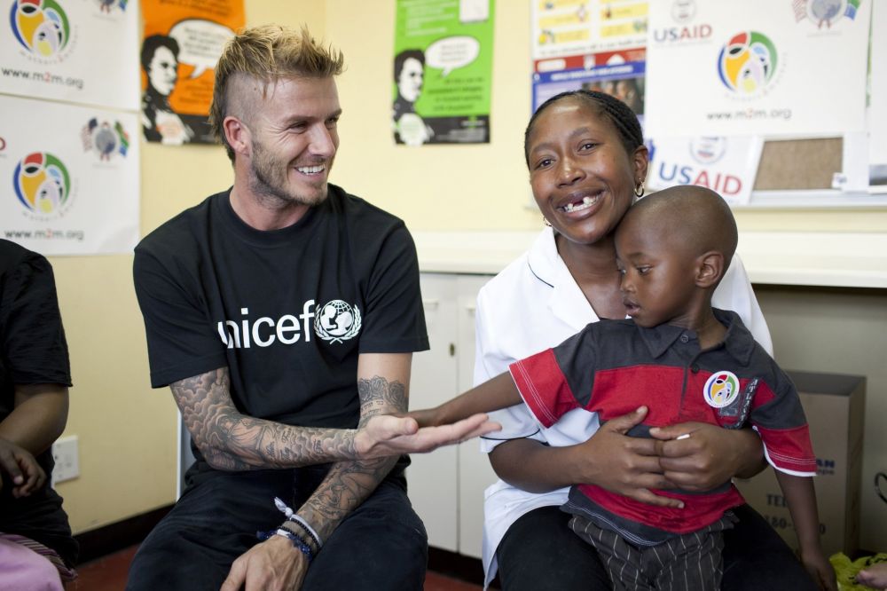 10 Foto mengharukan David Beckham bersama anak-anak Afrika, inspiratif