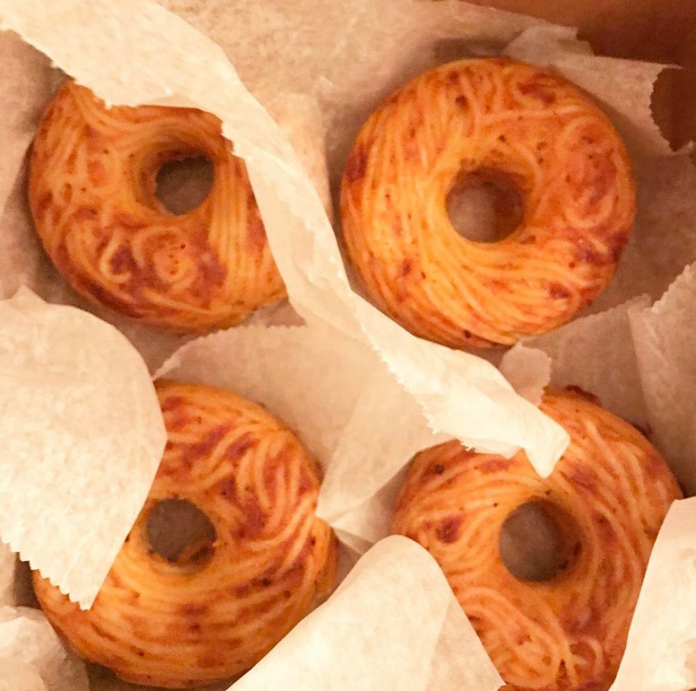 Kreasi spageti donat ini uniknya bikin nggak sabar pengen nyobain