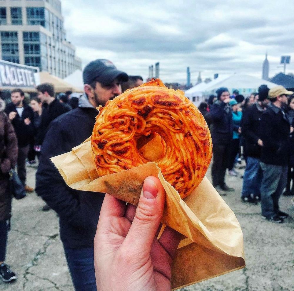 Kreasi spageti donat ini uniknya bikin nggak sabar pengen nyobain