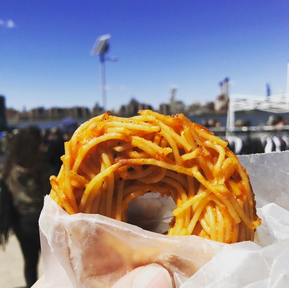 Kreasi spageti donat ini uniknya bikin nggak sabar pengen nyobain