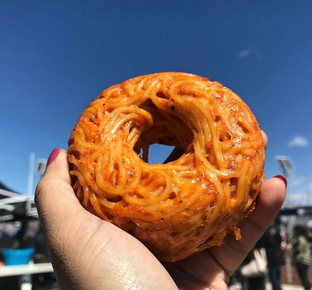 Kreasi spageti donat ini uniknya bikin nggak sabar pengen nyobain