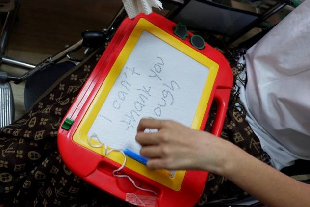 Kisah penderita kanker dapat kejutan dari Coldplay ini bikin haru