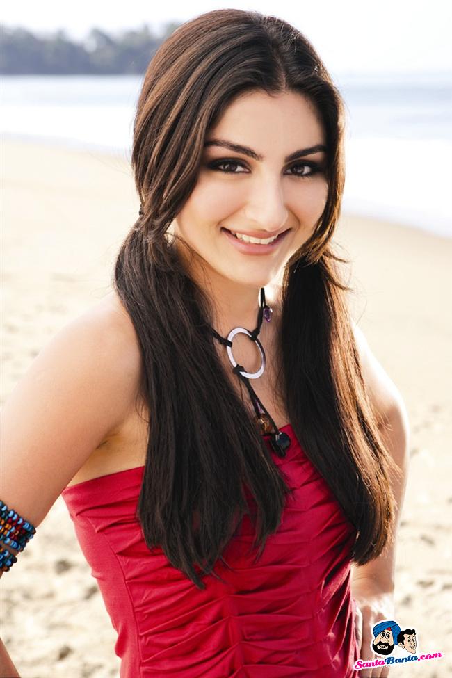 Soha Ali Khan, adik aktor kawakan Saif Ali Khan yang juga jadi artis