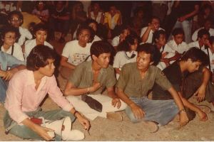 15 Foto gaya mahasiswa angkatan tahun 70-an, hipster abis