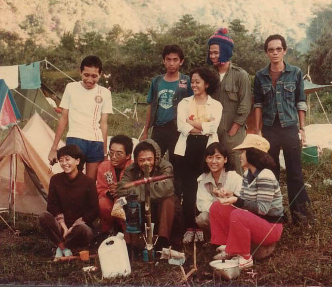 15 Foto gaya mahasiswa angkatan tahun 70-an, hipster abis