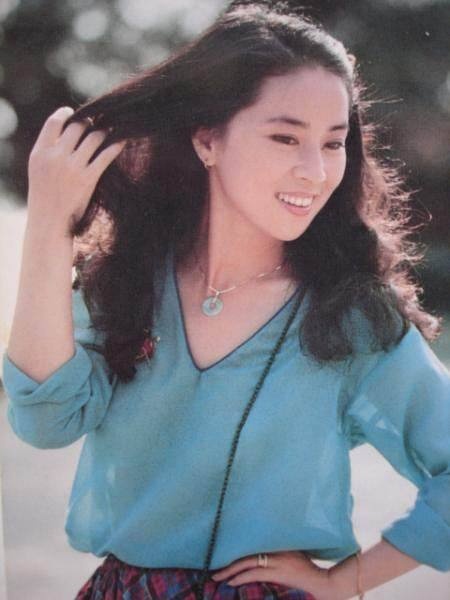 10 Foto cantiknya istri Jackie Chan saat masih muda