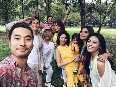 Ini sosok penyanyi cantik di debat Pilkada DKI putaran II, idolamu ya?