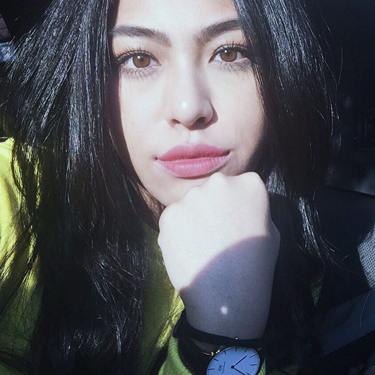 Ini sosok penyanyi cantik di debat Pilkada DKI putaran II, idolamu ya?