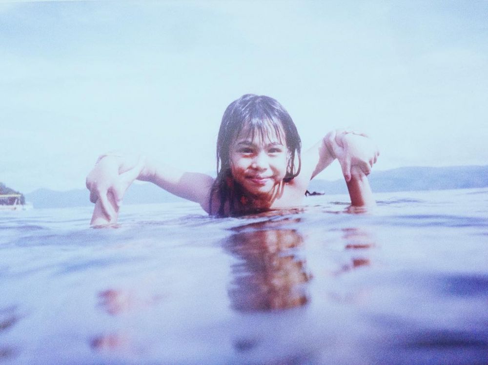 Ini sosok penyanyi cantik di debat Pilkada DKI putaran II, idolamu ya?