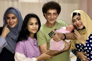 Sudah berusia senja, deretan selebriti ini dikaruniai anak lagi