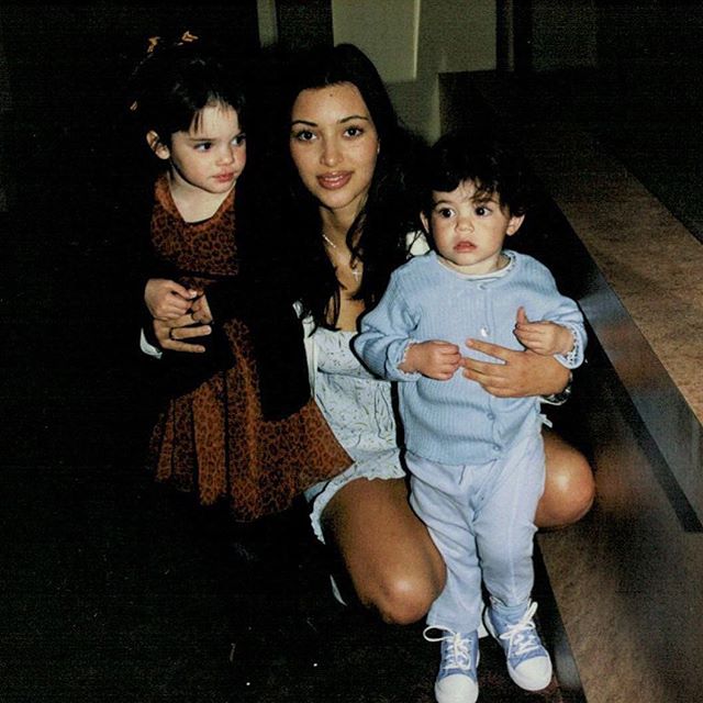 16 Foto masa kecil Kendall dan Kylie Jenner, imut banget