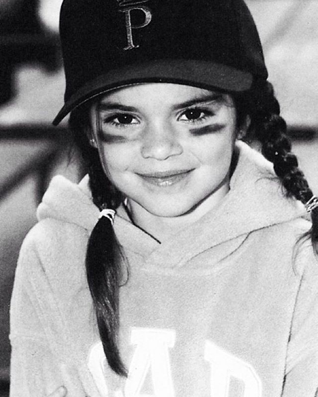 16 Foto masa kecil Kendall dan Kylie Jenner, imut banget