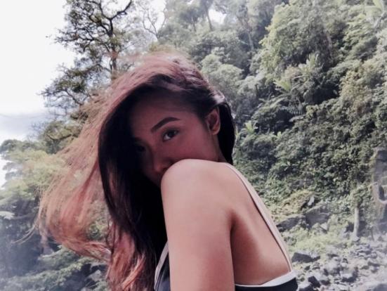 Kenalin Kheny Soliva, guru seksi yang bikin kamu nggak pengen bolos