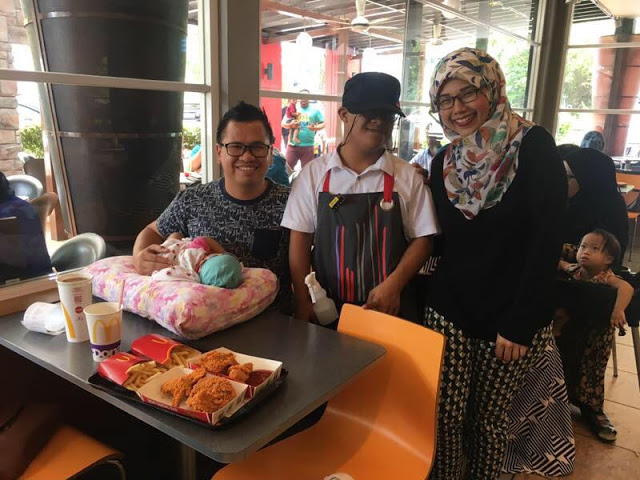 Karyawan Mcdonalds ini buktikan pengidap down syndrome bisa mandiri