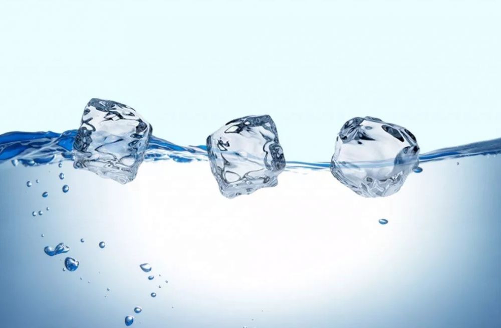 8 Penjelasan kenapa dalam es batu warnanya putih, kamu belum tahu kan?