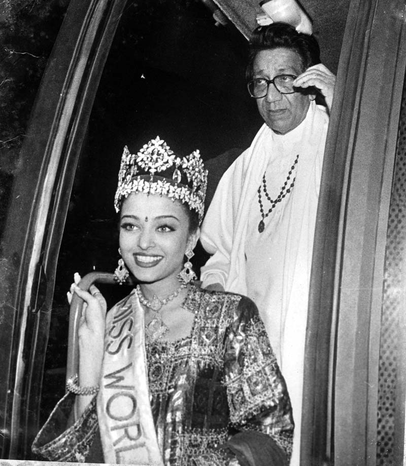 10 Foto lawas aktivitas Aishwarya Rai saat menjadi Miss World 1994