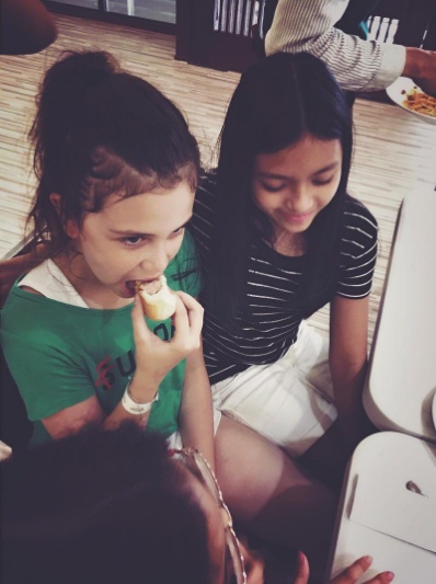 10 Foto Alea putrinya Ariel dan Manuela putrinya Sophia, akrab banget