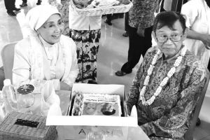 5 Potret sakralnya pernikahan Nani Wijaya dan Ajip Rosidi