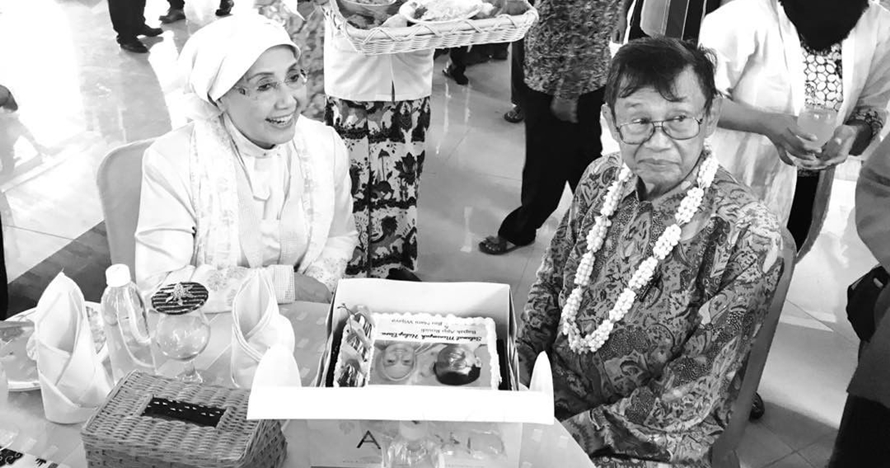 5 Potret sakralnya pernikahan Nani Wijaya dan Ajip Rosidi