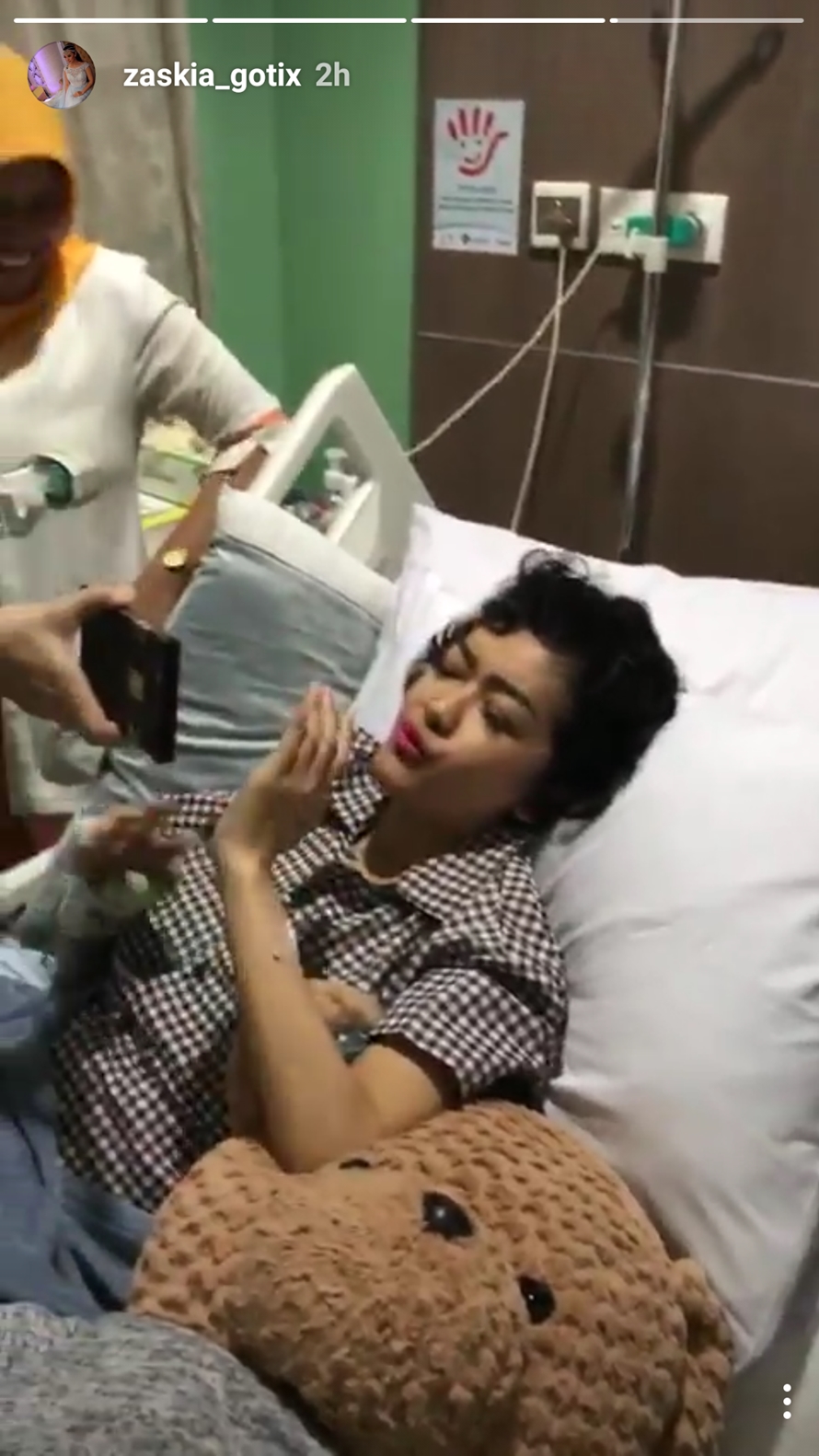 Dikabarkan mulai hilang kesadaran, begini kondisi terbaru Julia Perez