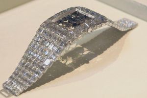 Jam tangan ini seharga 90 mobil Ferarri, apa istimewanya ya?